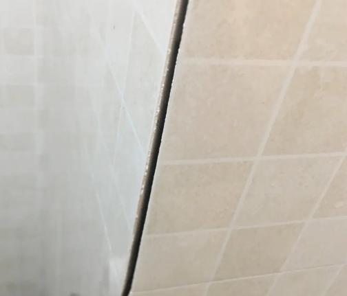 端州瓷砖空鼓维修公司分享阳台瓷砖脱落的修复过程可以分为以下几个步骤
